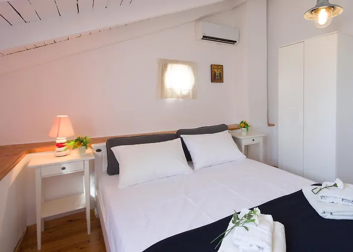 Old Olive Press Sea And Mountain Ágios Márkos